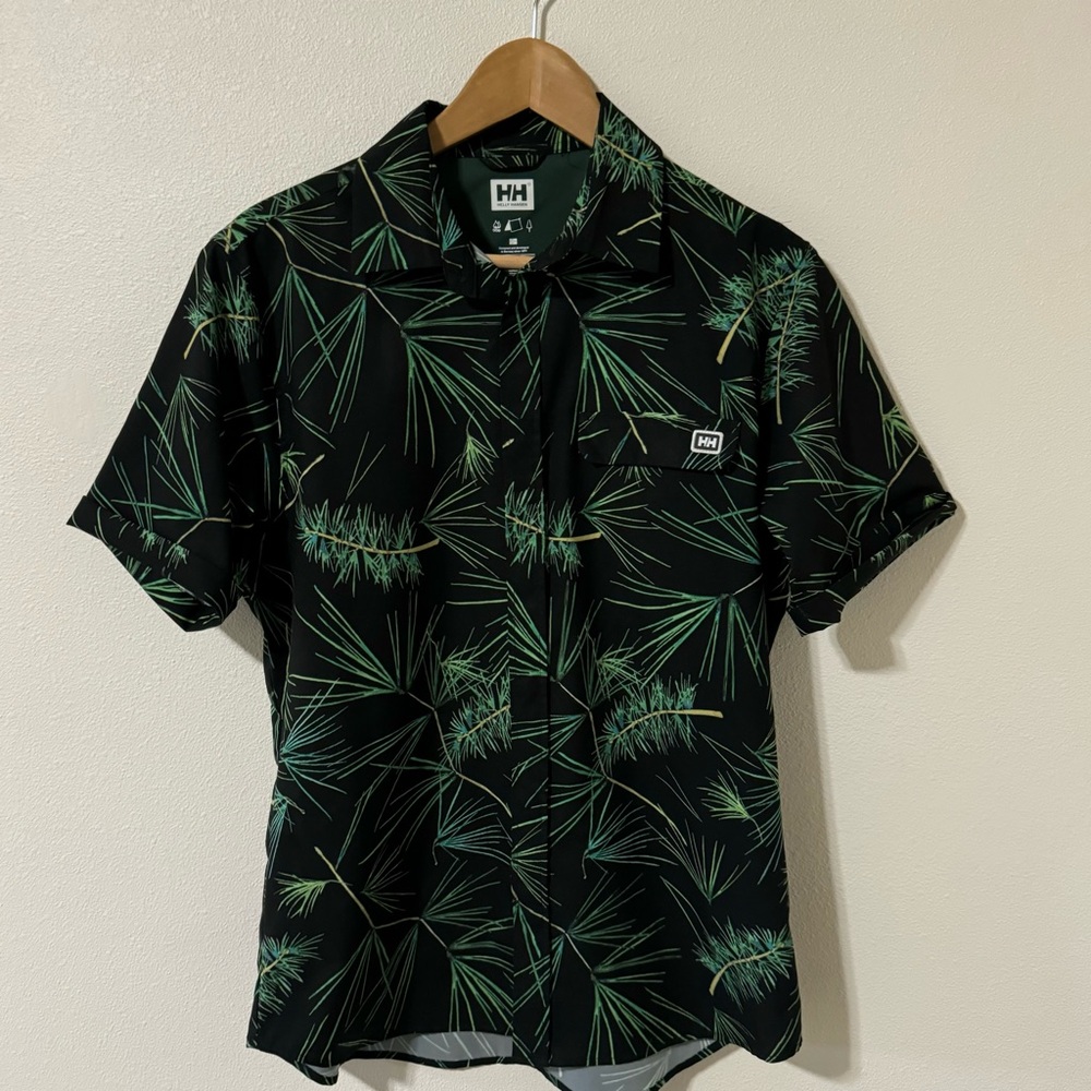 Helly Hansen Oya Short Sleeve Button Shirt Ebony Black Green Pine Tree Print-M - Picture 2 of 9